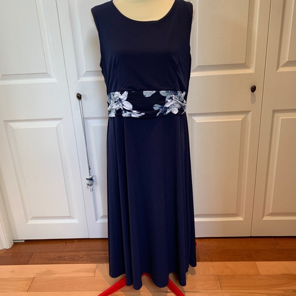 Sears size 16 summer dress navy with a floral band at waist - Picture 1 of 3